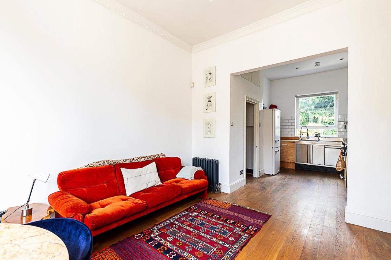 Retro Charm And Modern Comforts * Londra