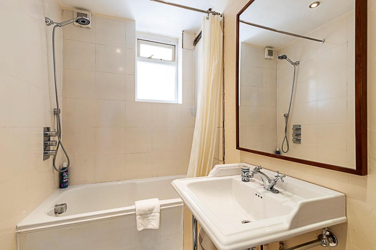 Retro Charm And Modern Comforts * Londra