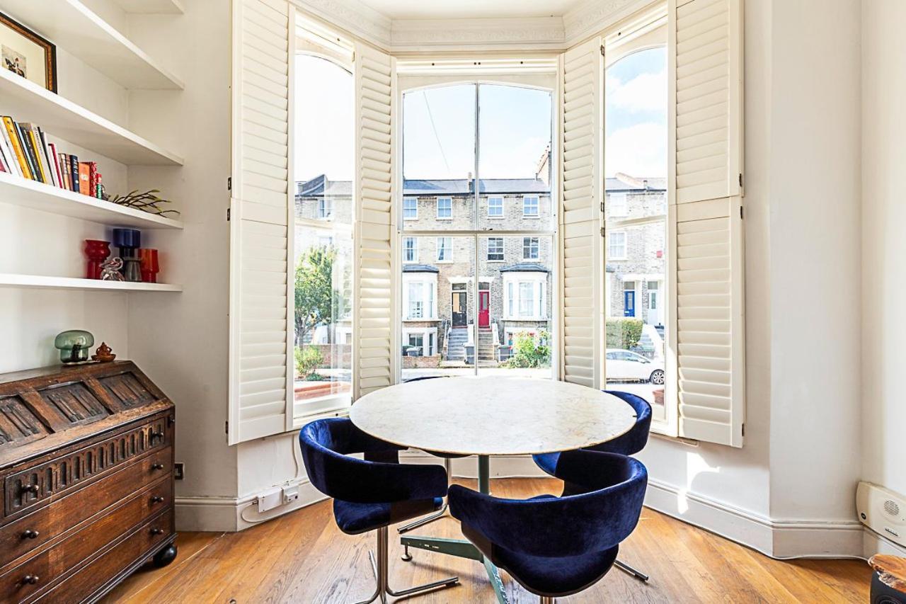 Retro Charm And Modern Comforts Appartamento